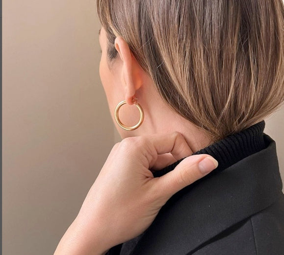 On Model Small Chunky Hoop Earrings In 14K Gold